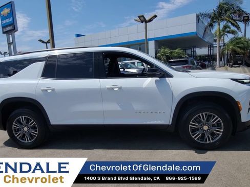 Certified 2024 Chevrolet Traverse LT AWD/4WD image 2