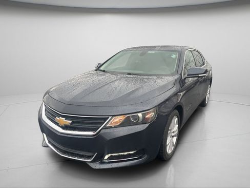 Used 2018 Chevrolet Impala LT w/ Sunroof and Spoiler Package image 9