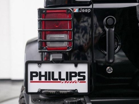 Used 2014 Jeep Wrangler Unlimited Rubicon w/ Connectivity Group image 19