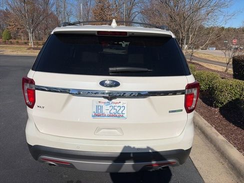 Used 2017 Ford Explorer XLT w/ Equipment Group 202A image 15