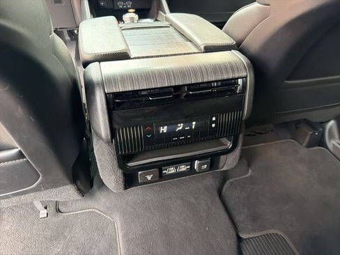 Used 2024 Jeep Wagoneer Series II w/ Flexible Seating Group image 21