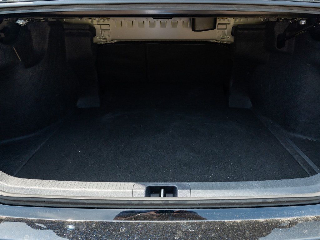 Used 2025 Toyota Camry SE FWD image 16