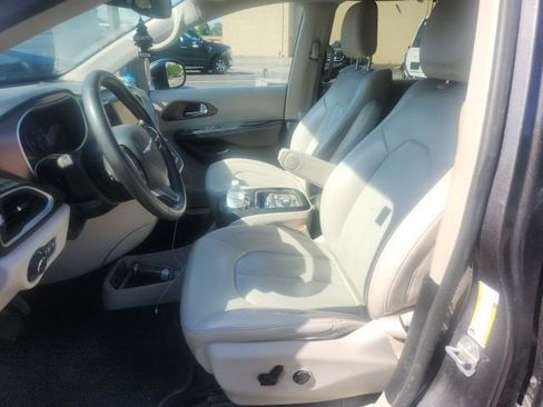 Used 2021 Chrysler Voyager Lxi FWD image 13