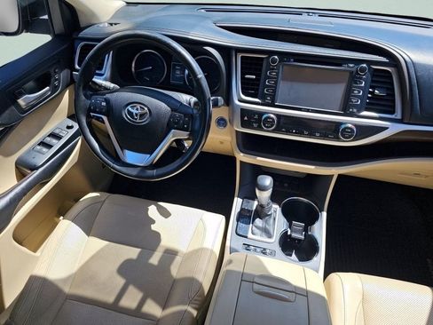 Used 2015 Toyota Highlander Limited AWD/4WD image 29