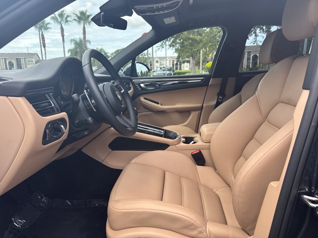 Certified 2026 Porsche Macan AWD/4WD image 6