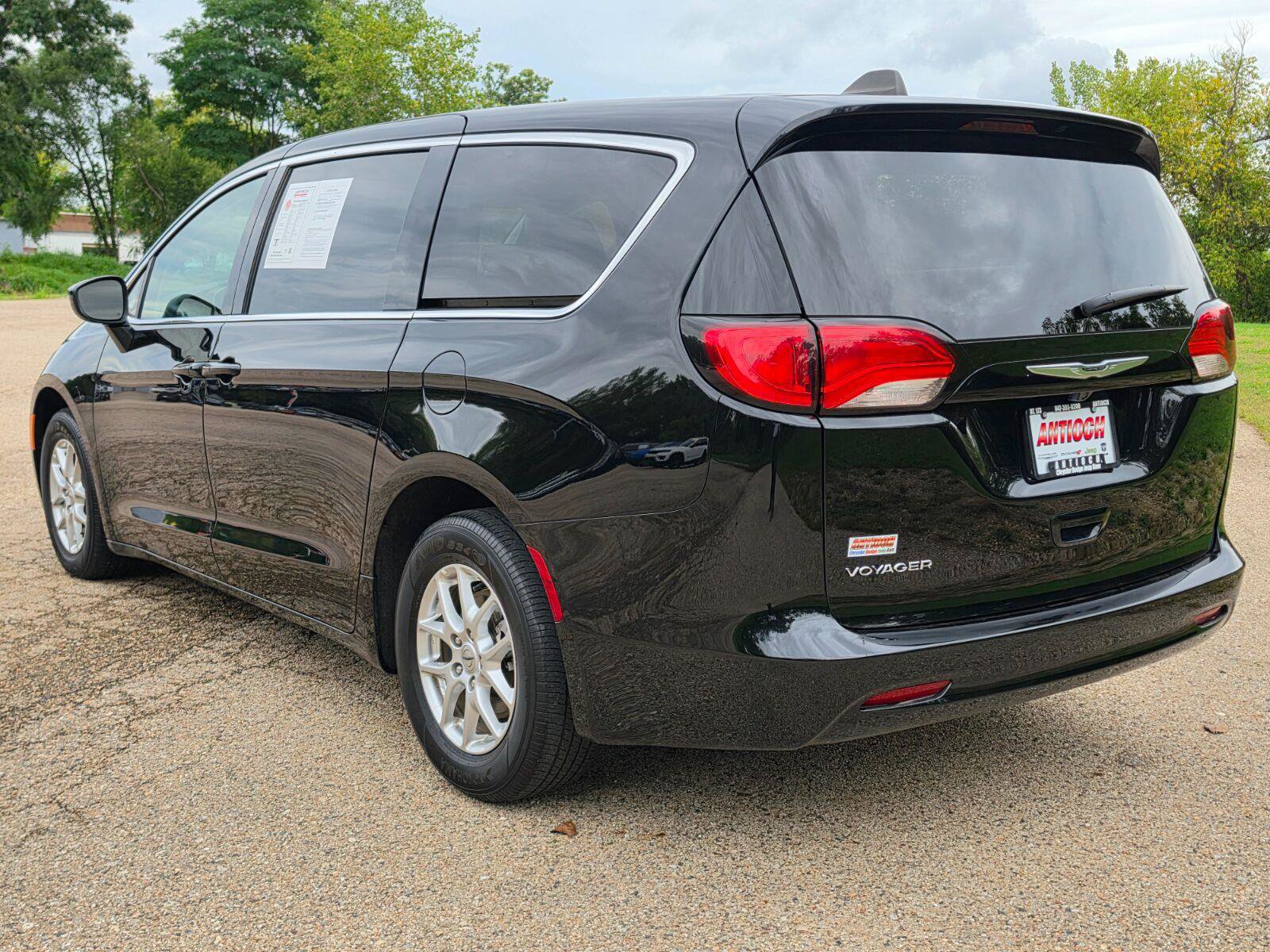 Used 2024 Chrysler Voyager LX FWD image 19