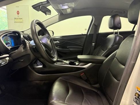 Used 2017 Chevrolet Volt LT w/ Comfort Package FWD image 12