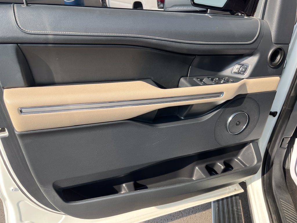 Used 2022 Ford Expedition Limited AWD/4WD image 11