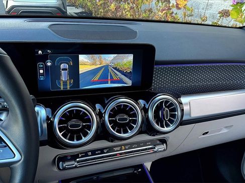 Used 2025 Mercedes-Benz GLB 250 4MATIC image 23