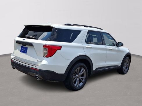 Certified 2023 Ford Explorer XLT w/ Equipment Group 202A AWD/4WD image 6