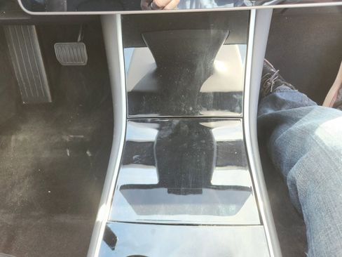 Used 2018 Tesla Model 3 Mid Range image 36