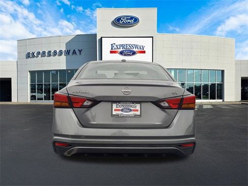 Used 2024 Nissan Altima 2.5 SV image 7