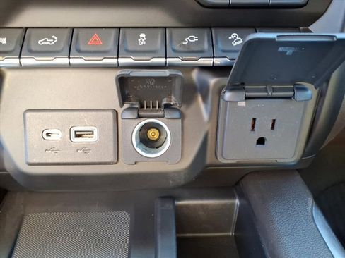 Used 2022 Chevrolet Silverado 1500 LTZ w/ LTZ Premium Package image 24