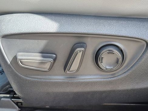 Used 2023 Toyota Sienna XLE FWD image 21