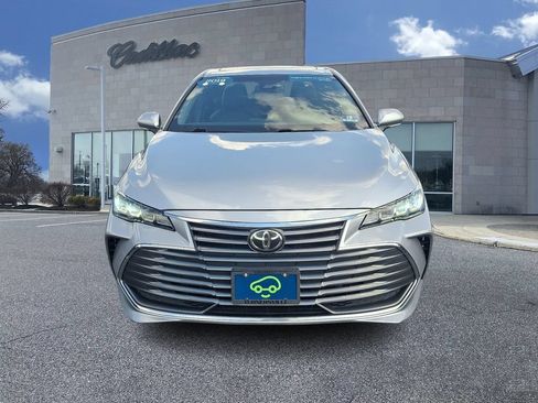 Used 2019 Toyota Avalon XLE w/ Moonroof Package FWD image 2