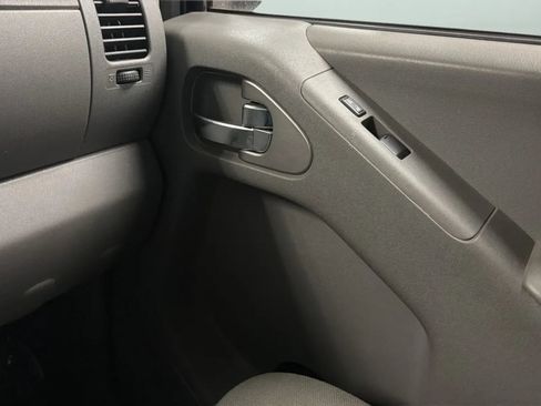 Used 2017 Nissan Frontier SV w/ SV Value Truck Package RWD image 16