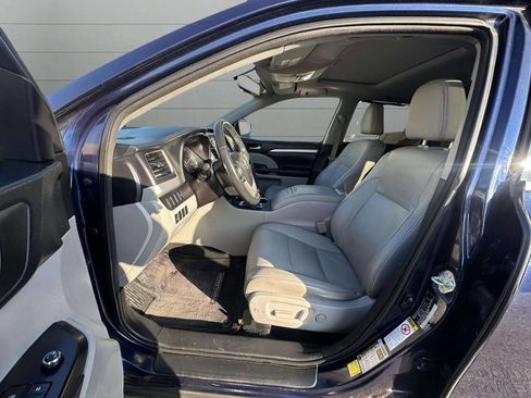 Used 2015 Toyota Highlander XLE image 11