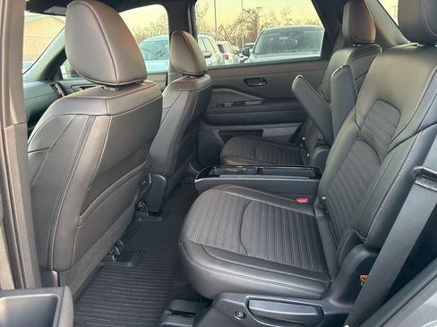 Used 2025 Nissan Pathfinder Rock Creek image 12