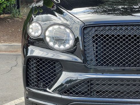 Used 2023 Bentley Bentayga image 4