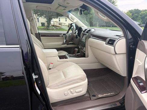 Used 2017 Lexus GX 460 Premium w/ Premium Package AWD/4WD image 28