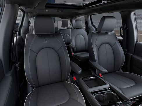 New 2027 Chrysler Pacifica Limited AWD/4WD image 16