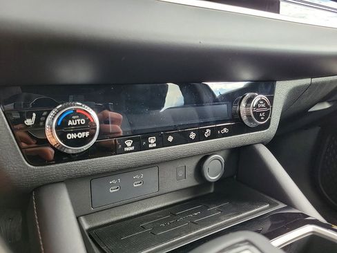 New 2025 Mitsubishi Outlander SE image 15