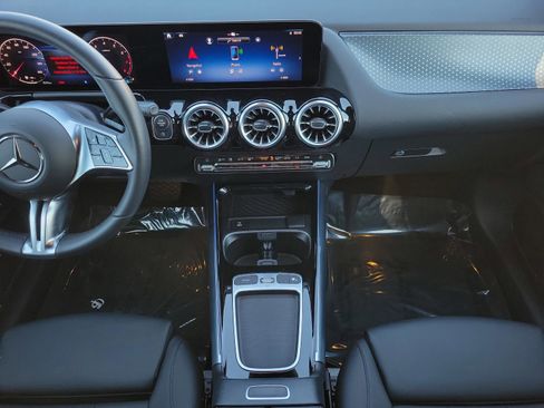 Certified 2025 Mercedes-Benz GLA 250 image 18