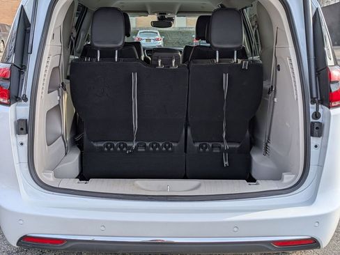 Certified 2023 Chrysler Pacifica Touring-L image 5