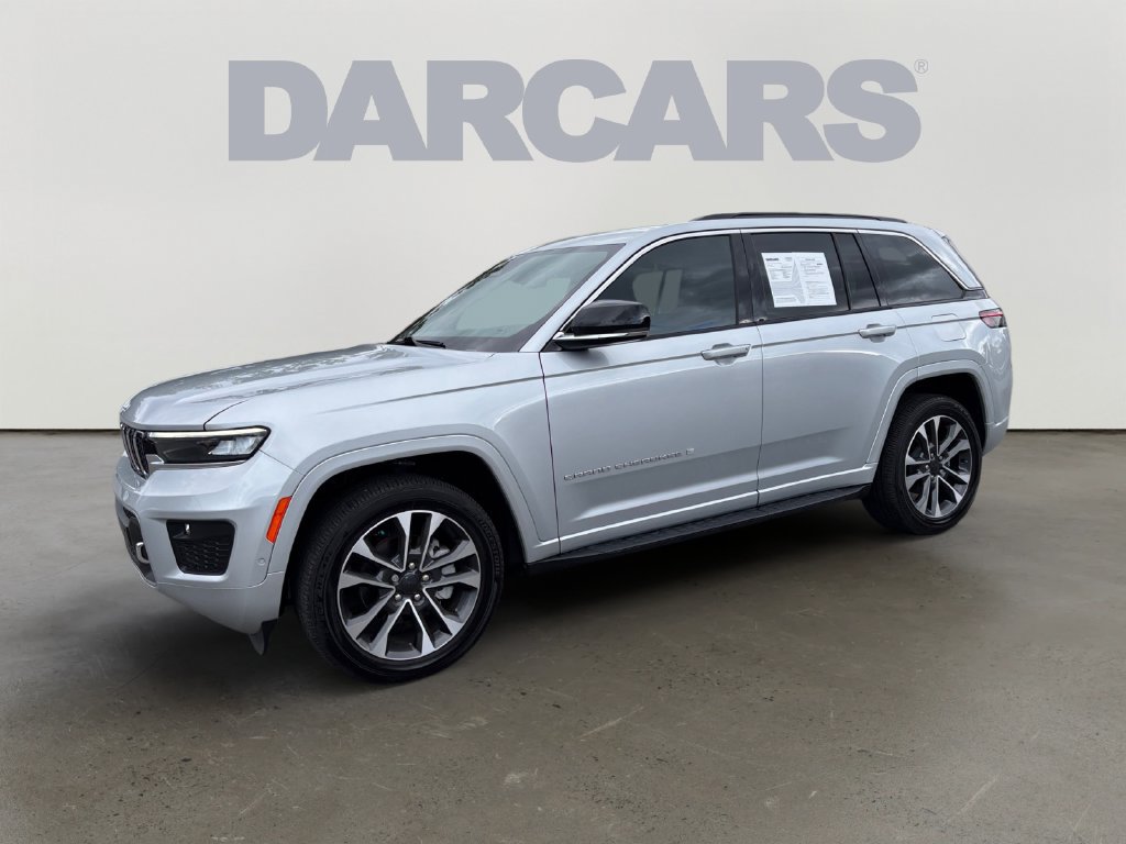 Used 2024 Jeep Grand Cherokee Overland w/ Luxury Tech Group IV AWD/4WD image 3