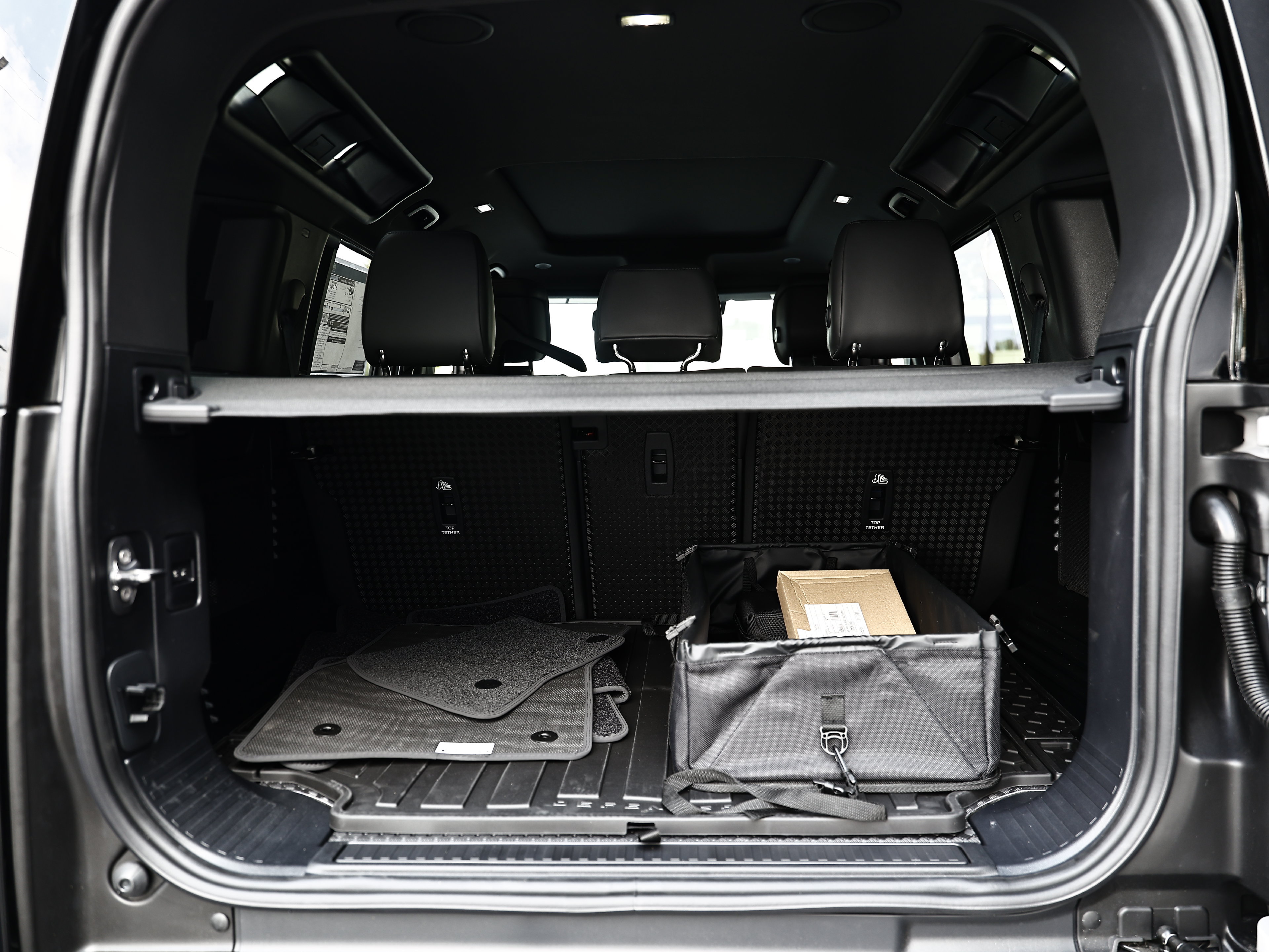 New 2026 Land Rover Defender 110 X-Dynamic SE AWD/4WD image 37