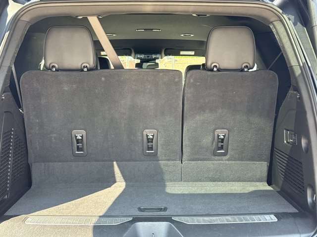 Used 2025 Chevrolet Tahoe Premier AWD/4WD image 12