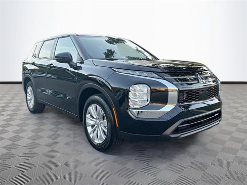 New 2026 Mitsubishi Outlander ES image 3