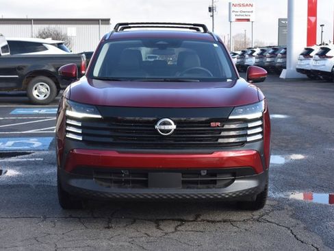 Used 2025 Nissan Kicks SR image 2