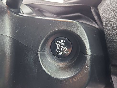 Used 2016 Jeep Renegade Latitude w/ Cold Weather Group AWD/4WD image 22