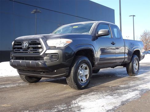 Used 2018 Toyota Tacoma SR image 27