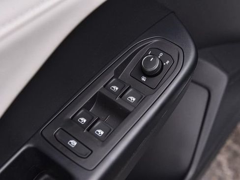 New 2026 Volkswagen Taos SE AWD/4WD image 8