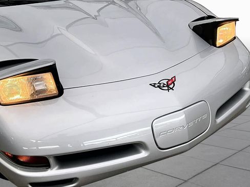Used 1998 Chevrolet Corvette Convertible w/ Memory Pkg RWD image 21