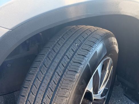 Used 2022 Toyota Highlander XLE image 10