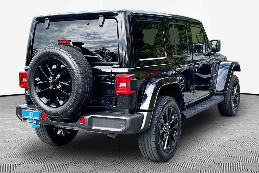 Used 2024 Jeep Wrangler Unlimited Sahara w/ Technology Group AWD/4WD image 6