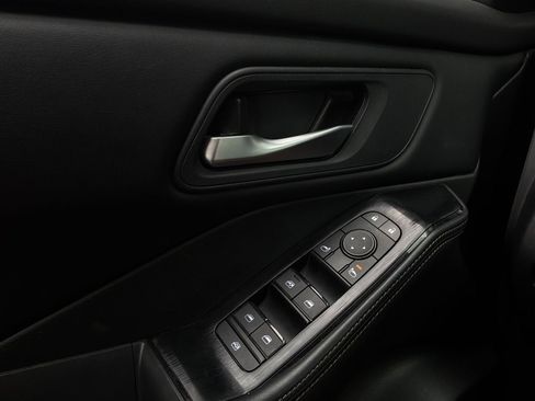 Used 2025 Nissan Rogue SV AWD/4WD image 23