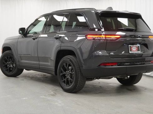 Certified 2025 Jeep Grand Cherokee Altitude image 14