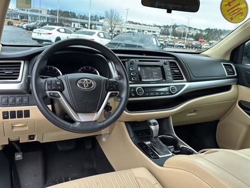 Used 2014 Toyota Highlander Plus image 16