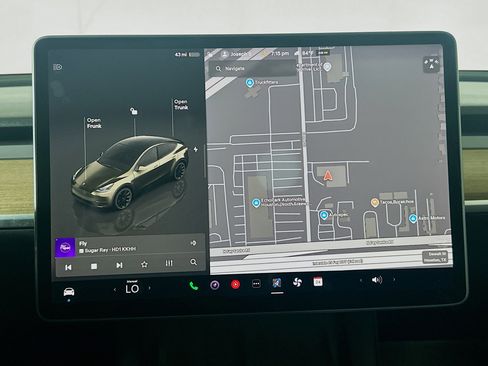 Used 2022 Tesla Model Y Long Range AWD/4WD image 21