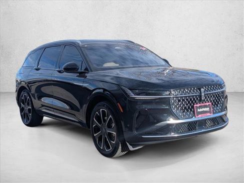 Used 2024 Lincoln Nautilus Reserve w/ Equipment Group 202A image 3