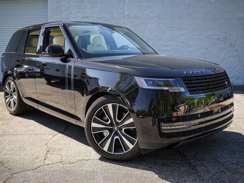 Used 2025 Land Rover Range Rover SE AWD/4WD image 8