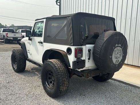 Used 2012 Jeep Wrangler Sport w/ Connectivity Group AWD/4WD image 3