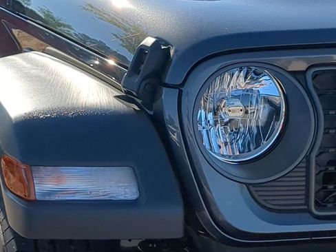 New 2025 Jeep Gladiator Sport image 9