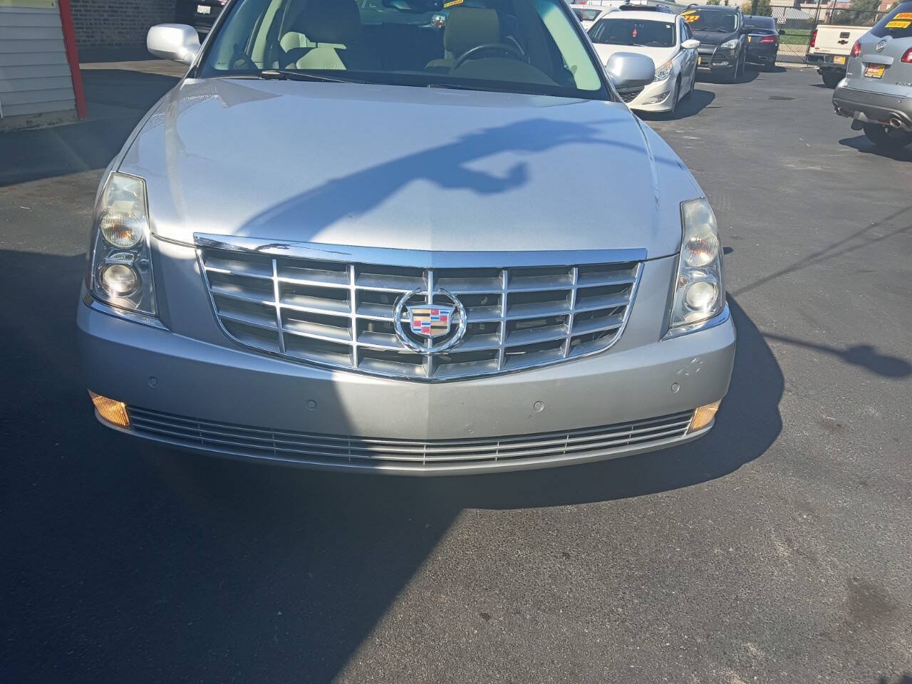 Used 2010 Cadillac DTS Luxury FWD image 2