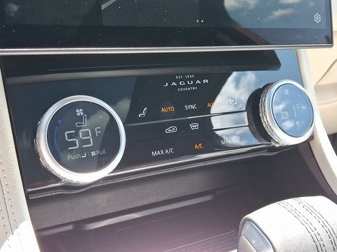 Used 2025 Jaguar F-PACE R-Dynamic S image 17