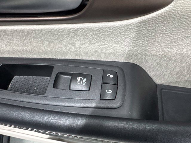 Used 2023 Chrysler Voyager LX FWD image 27